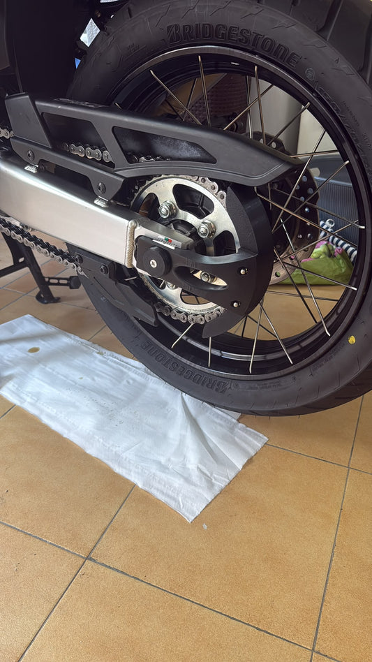 Protector de Cadena y Salpicaduras – Africa Twin 2025-2026