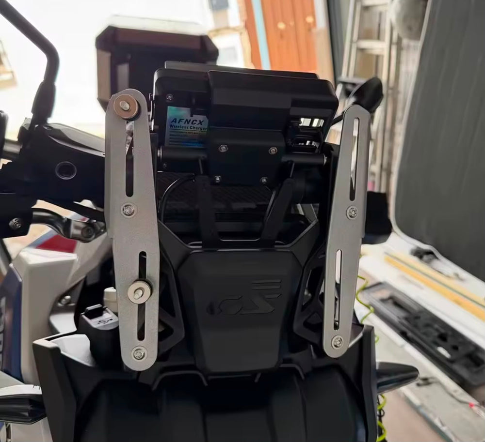 Ajustador de parabrisas instalado, vista trasera del cockpit de la BMW F 900 GS